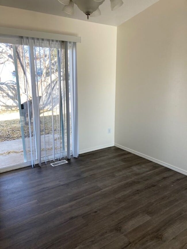 Building Photo - Great location 3 bedroom 2 bath home