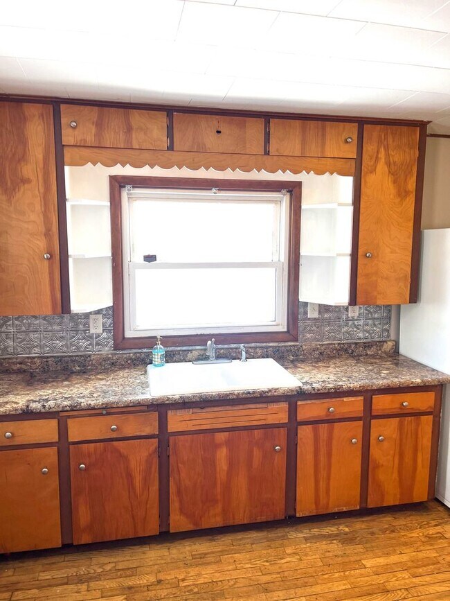 Building Photo - 2 bed 1 bath home