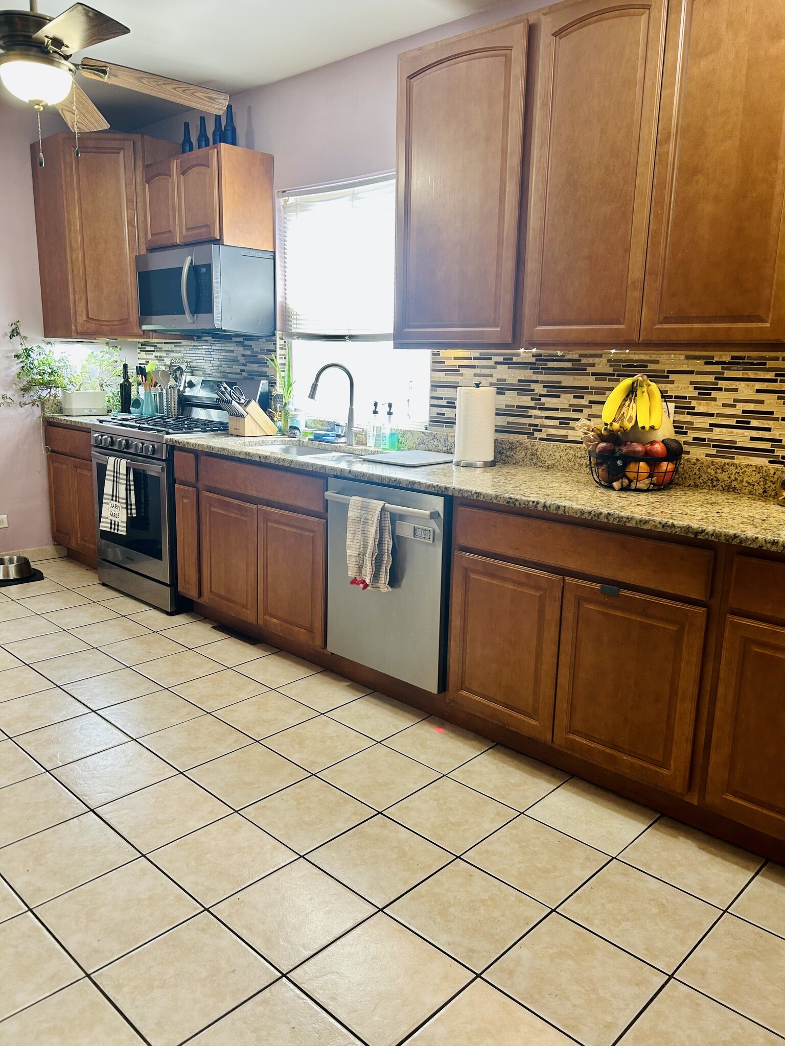 Kitchen - 5855 N Austin Ave