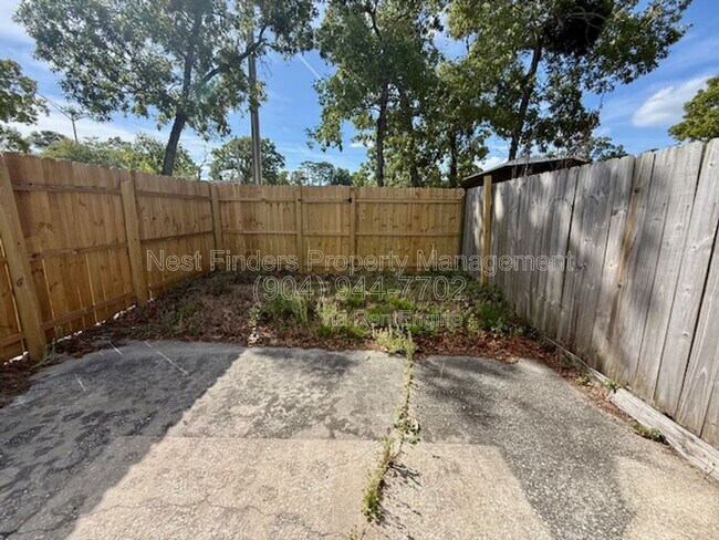 Building Photo - 11406 Bedford Oaks Dr