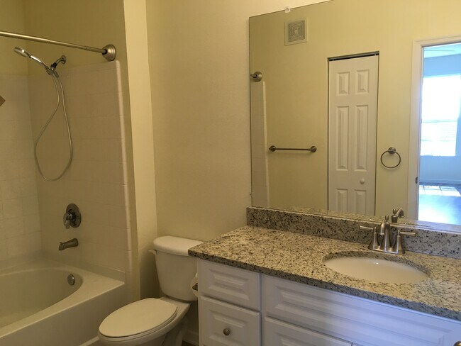 Building Photo - 12879 Madison Pointe Cir