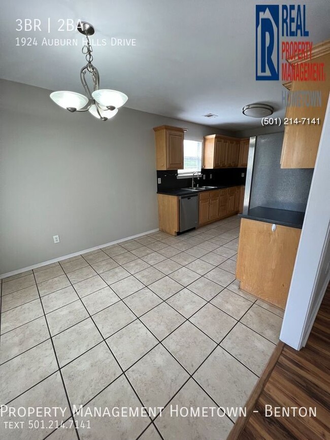 Building Photo - HALF OFF FIRST MONTH'S RENT MOVE-IN INCENT...