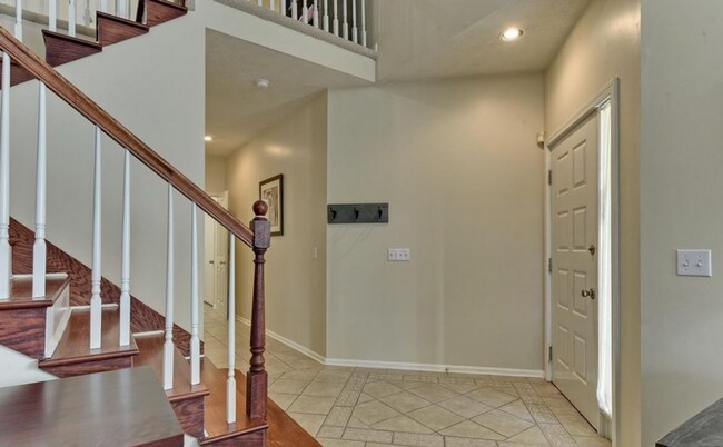 Building Photo - Beautiful 4 Bedroom In Rose Garden Estates!!