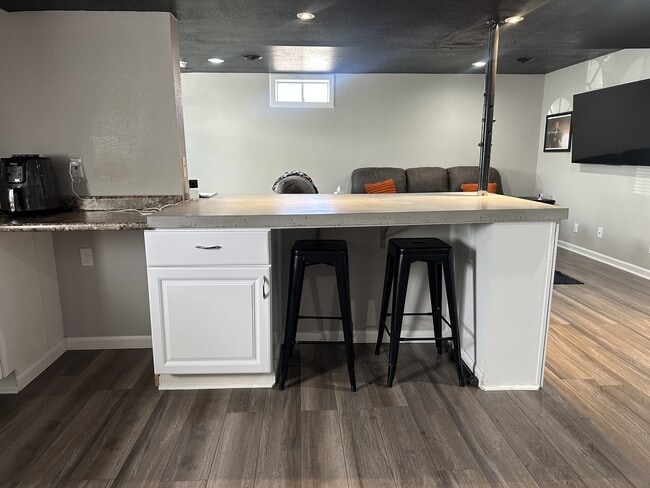 Building Photo - 600a Sara St