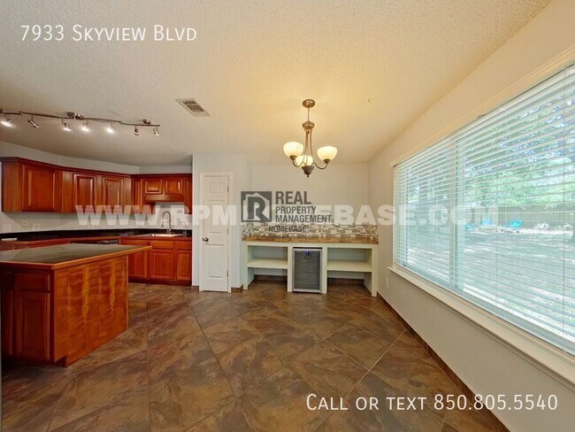 Building Photo - 7933 Skyview Blvd