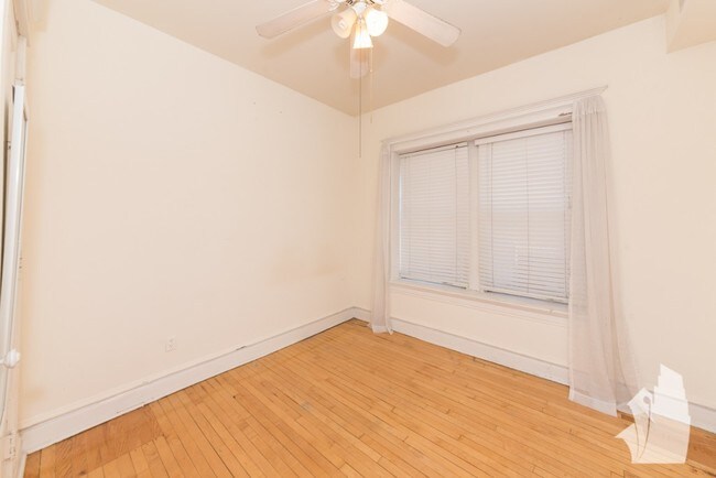 Building Photo - 853 W Lill Ave