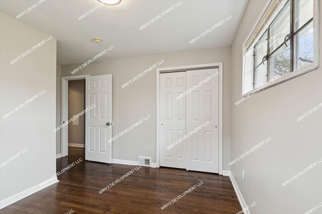 Building Photo - Completely Renovated 3-bedroo, 1.5-bathroo...