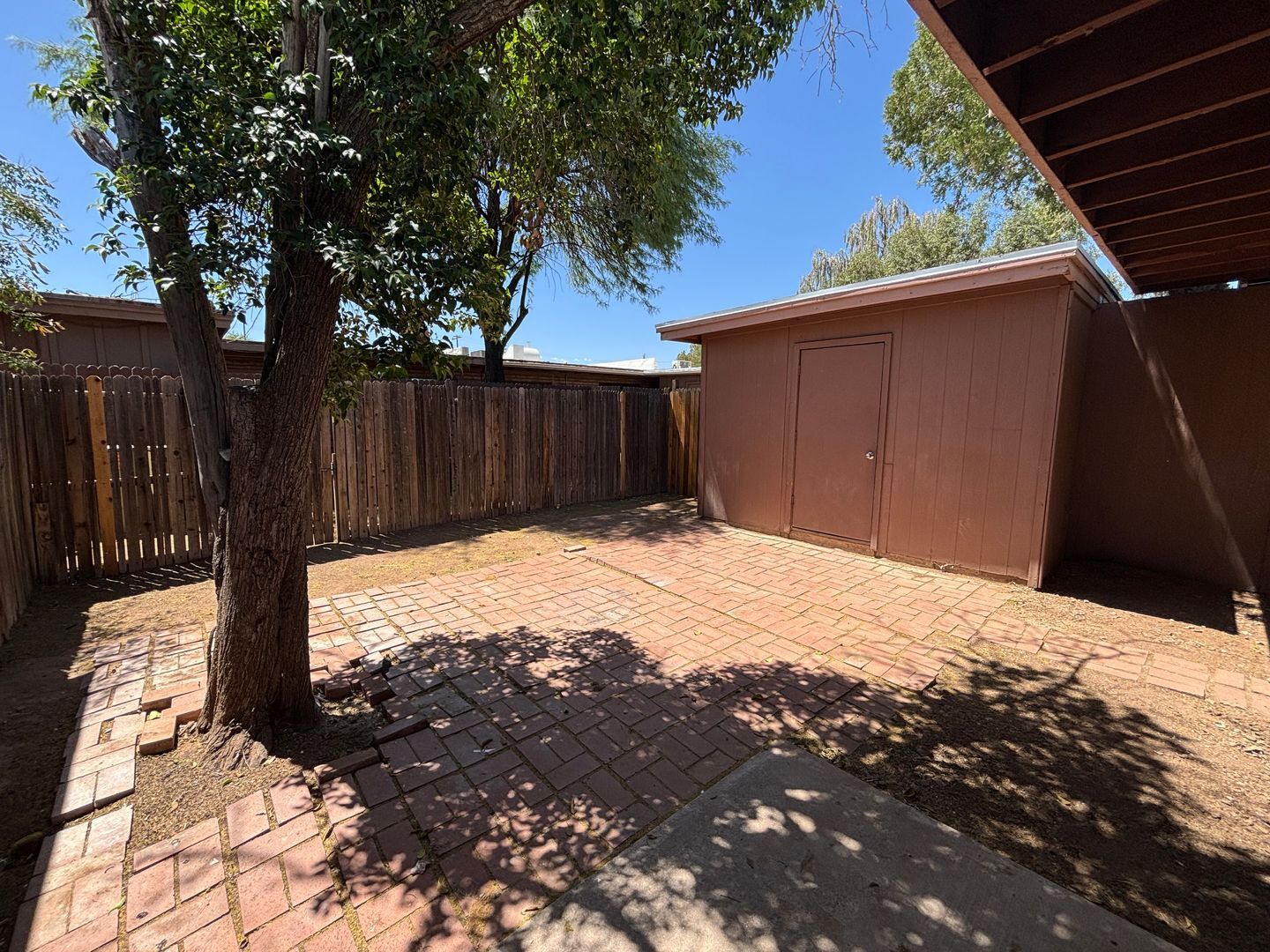 Building Photo - 3960 E Flower St