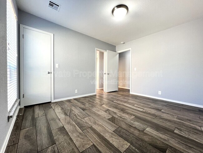 Building Photo - 12400 Doons Dr