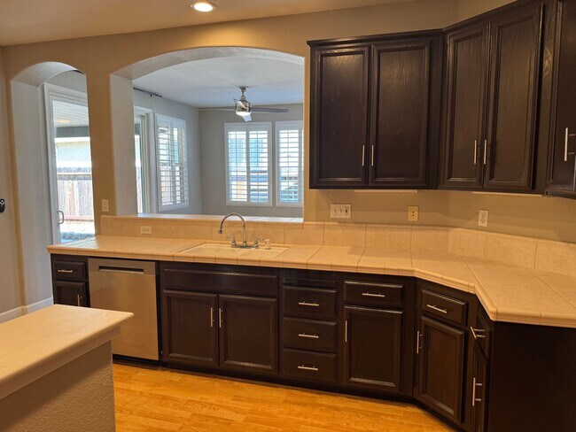 Building Photo - Charming single home in Roseville!