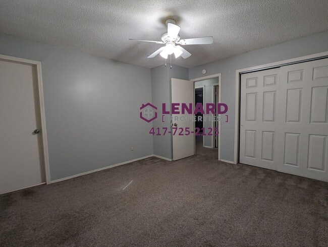 Building Photo - Charming 3-Bedroom Home with Fenced Yard & 2-Car Garage in Springfield