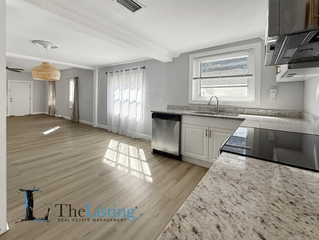 Building Photo - 6920 N Central Ave