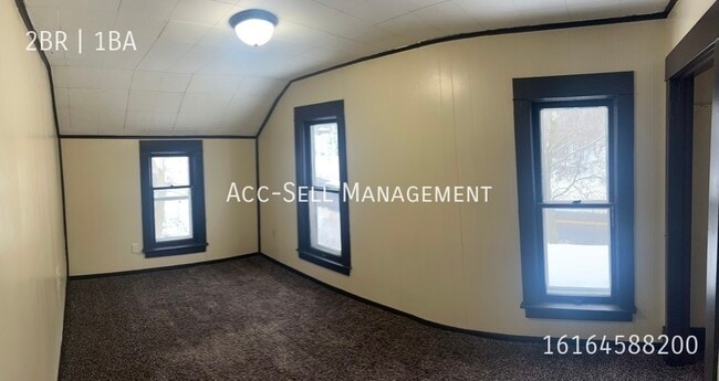 Building Photo - 836 Coit Ave NE