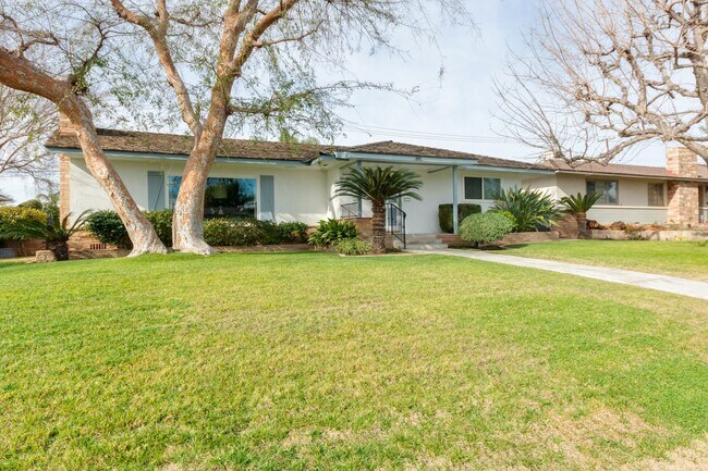 Building Photo - Lovely 3 bedroom Home!