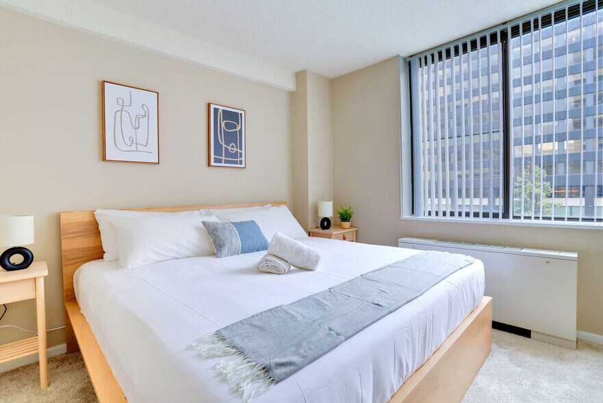 Building Photo - 1201 S Bell St