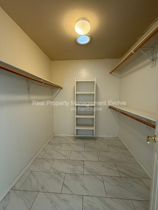 Building Photo - 9907 West Riverside Avenue