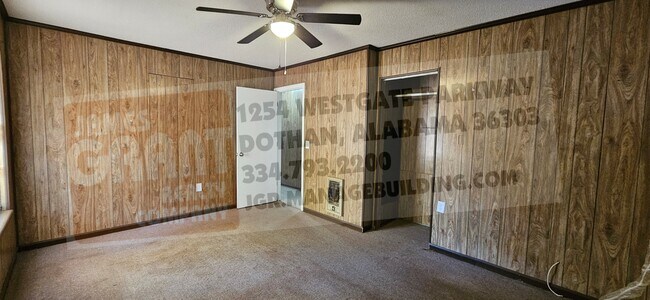 Building Photo - 2404 Scott Rd