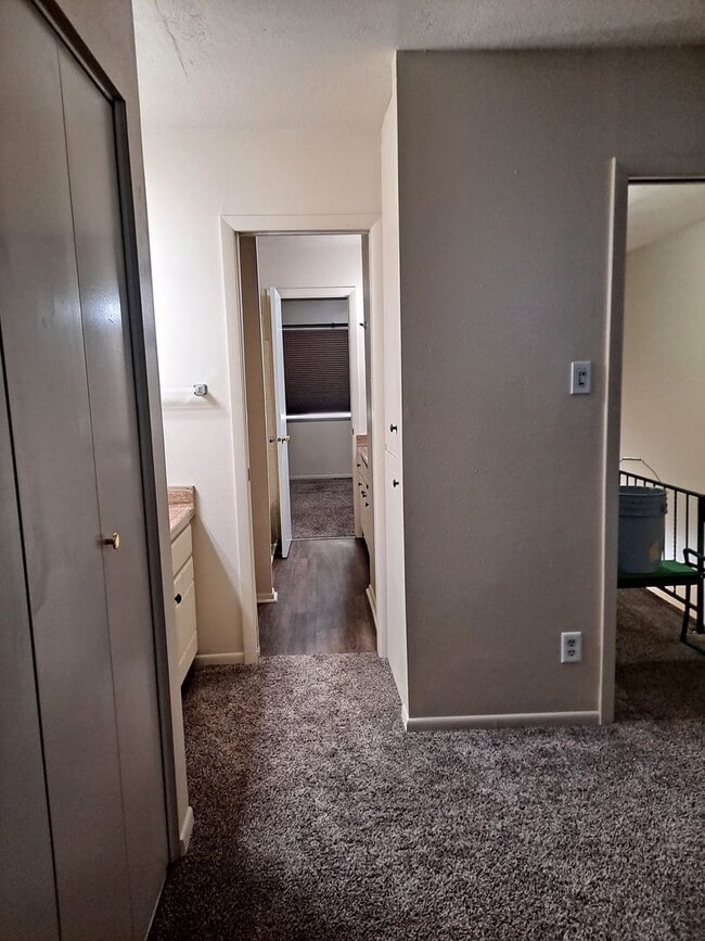 Building Photo - 936-10 Molello   #25-27 Villa Drive