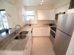 Building Photo - Beautiful Remodeled 2/2 Winter Park Condo ...