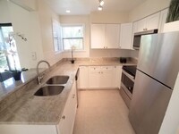 Building Photo - Beautiful Remodeled 2/2 Winter Park Condo ...