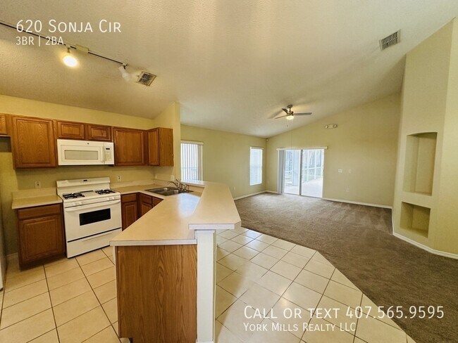 Building Photo - 620 Sonja Cir