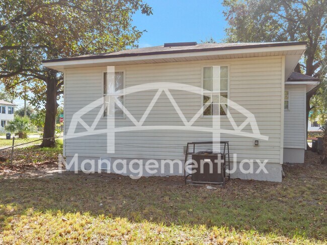 Building Photo - 1165 Hart St