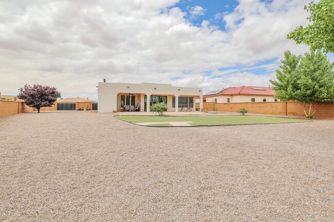 Building Photo - Beautiful 4 bedroom home with 3 Car Garage
