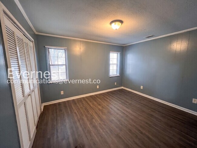 Building Photo - 5801 W 59th St