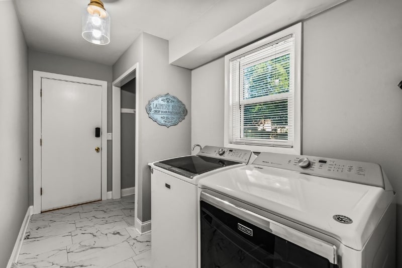 Building Photo - 421 W Lloyd St