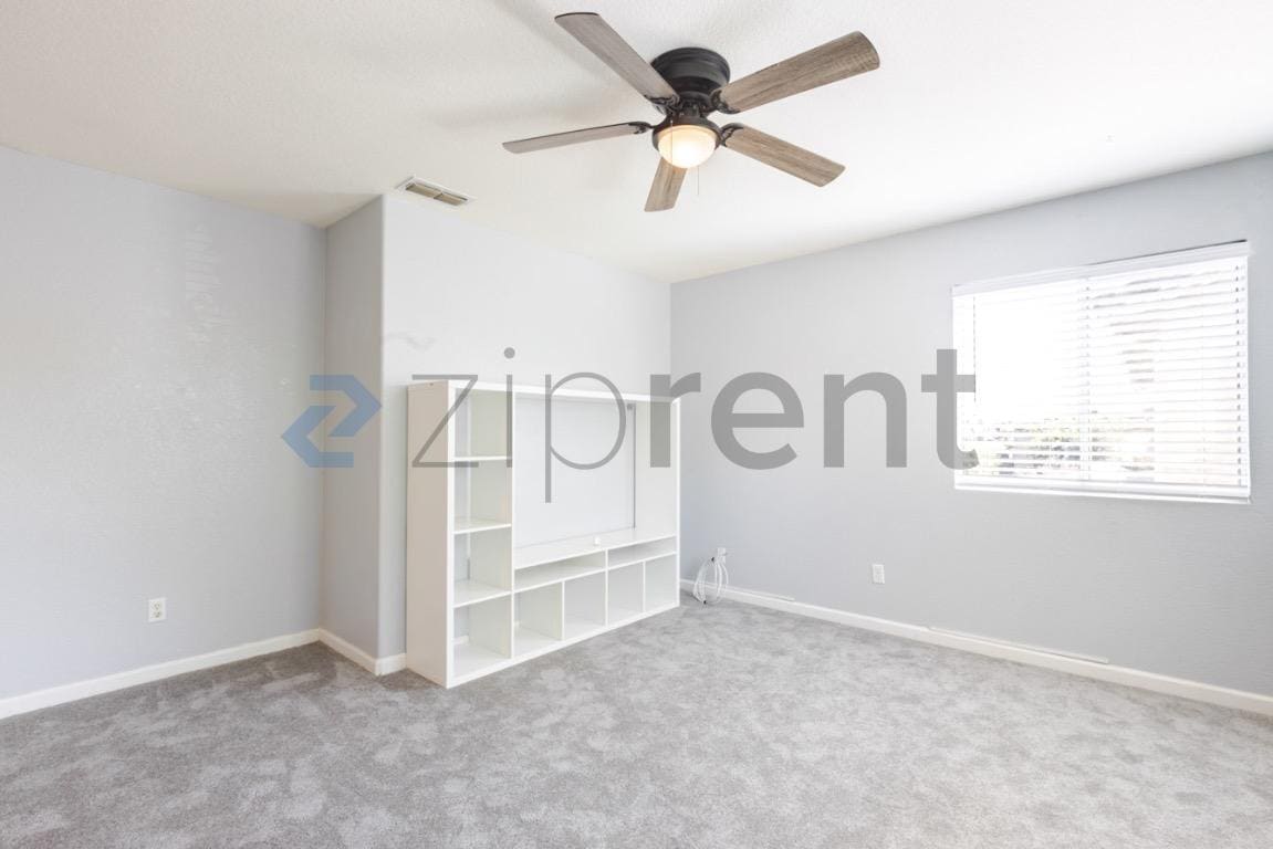 Building Photo - Unit