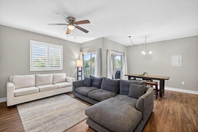 Building Photo - NOW AVAILABLE - Cozy Condo in Tuscany Gardens!