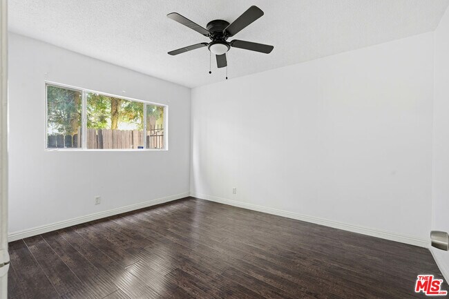 Building Photo - 1475 S Wooster St