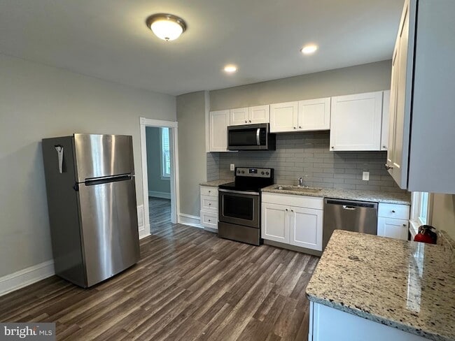 Building Photo - 10 Clifton Ave