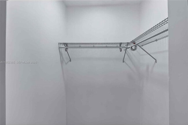 Building Photo - 524 NE 160th Terrace