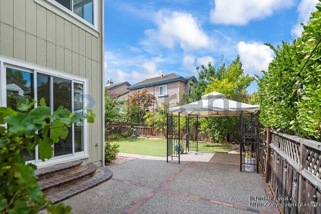 Building Photo - 2475 Canyon Lakes Dr