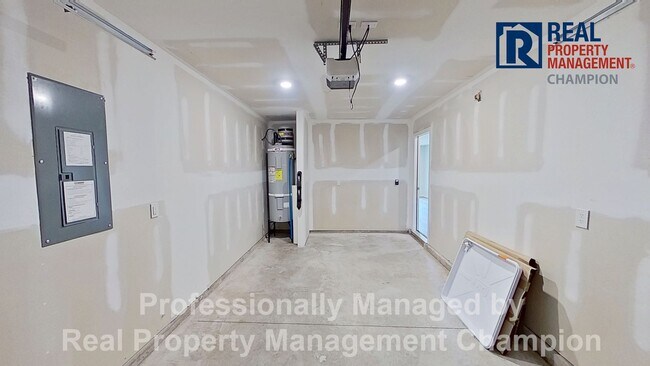 Building Photo - 3110 Lobelia Ln