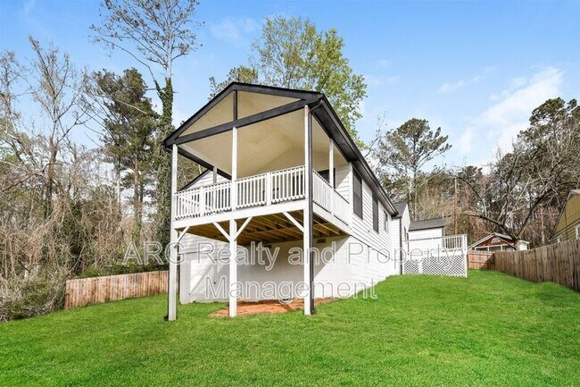 Building Photo - 2215 Lang Dr SW