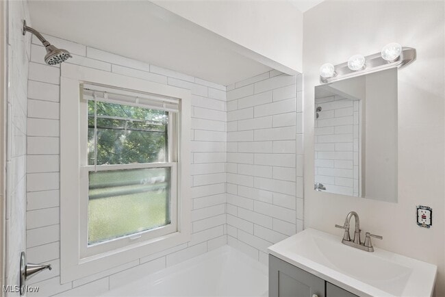 Building Photo - 4723 W 125th St