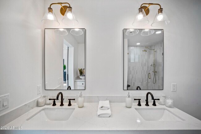 Building Photo - 8513 E Indianola Ave