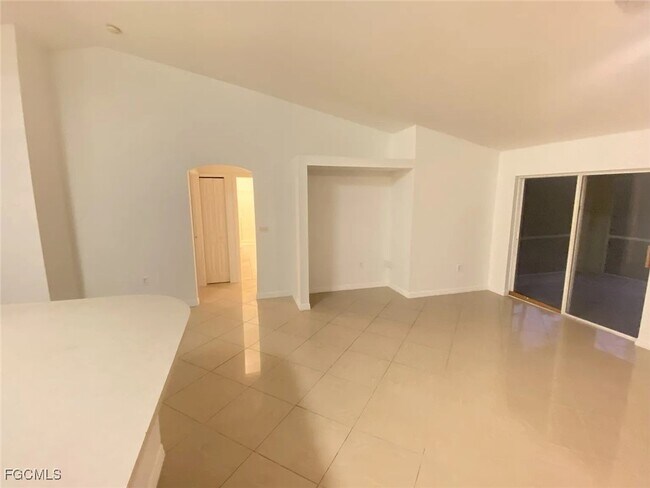 Building Photo - 222 Aurora Ave S