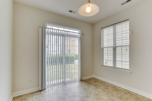 Building Photo - 528 Normandy St