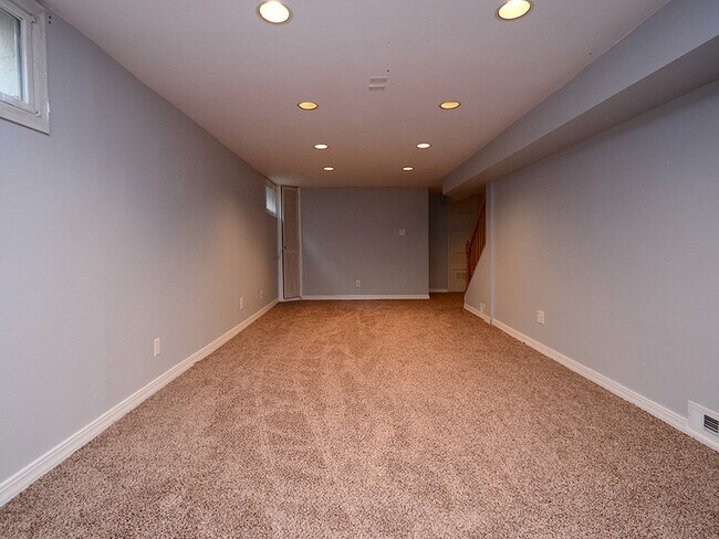 Building Photo - 509 S 50th Ave