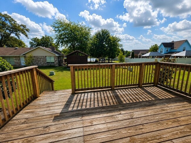 Building Photo - 6858 Stillwater Dr