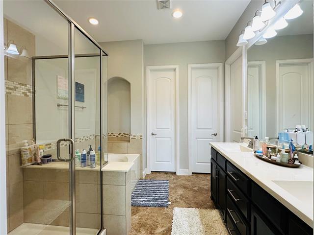 Building Photo - 401 Plumeria Dr