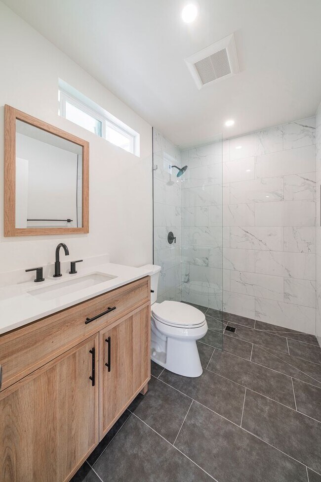 Building Photo - Beautifully Renovated Woodland Hills Home