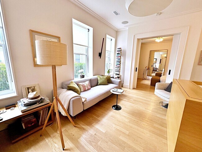 Building Photo - 206 Webster St