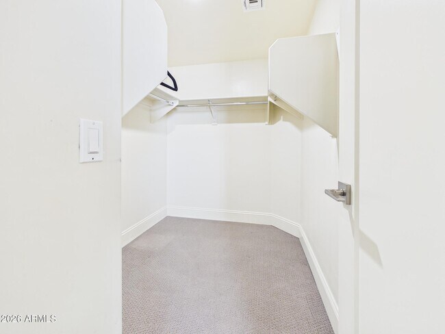 Building Photo - 4816 N Woodmere Fairway