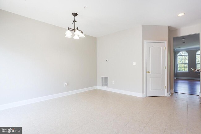 Building Photo - 13538 Waterford Hills Blvd