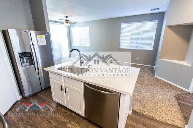 Building Photo - 1131 E Ferrara St