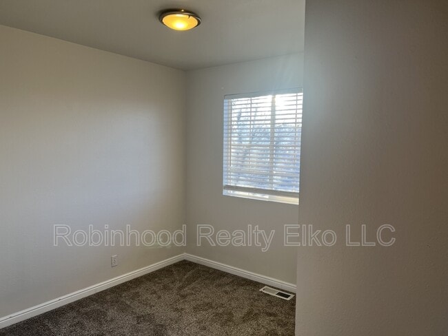 Building Photo - 1515 Glenmoor Dr